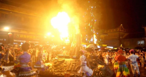 พาฉลอง ‘เทศกาลคบเพลิง’ ประเพณีรื่นเริงในยูนนาน