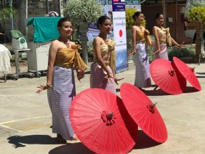 ⑥ドーイタオウィタヤーコム校生徒による北タイ舞踊